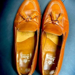 Very good condition UK size 9. Equivalent size US 9.5